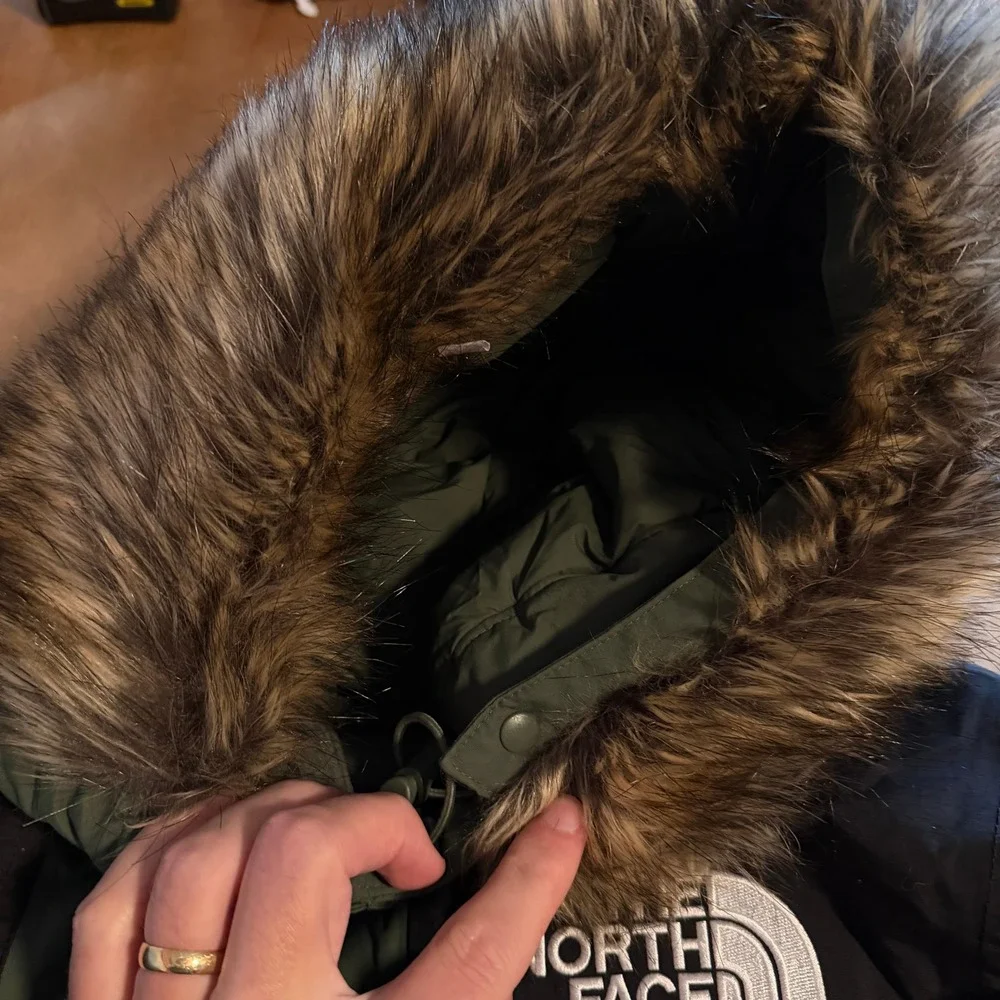 The North Face McMurdo Down Parka Mens Medium Thyme Green 600 Puffer Winter Coat